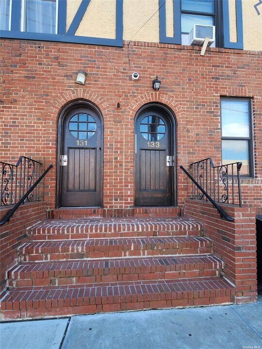 131 Lincoln Ave in Mineola, NY - Building Photo