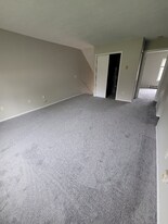 123 Sheraton Dr NW in North Canton, OH - Building Photo