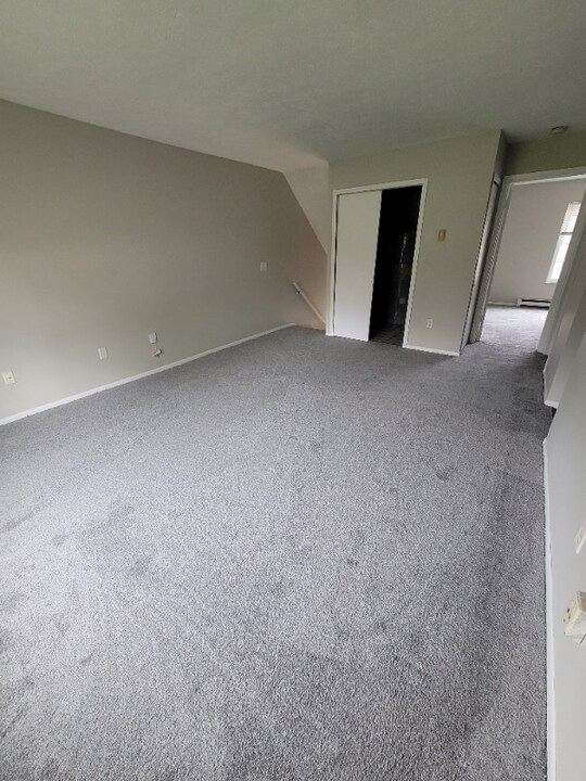 123 Sheraton Dr NW in North Canton, OH - Building Photo