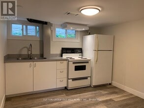 251 Erb St E in Waterloo, ON - Building Photo - Building Photo