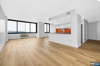 100 Old Palisade Rd in Fort Lee, NJ - Building Photo - Building Photo