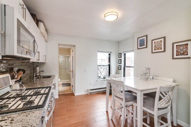 132 Adams St-Unit -7 in Hoboken, NJ - Building Photo - Building Photo