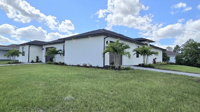 702 Hightower Ave S in Lehigh Acres, FL - Building Photo - Building Photo