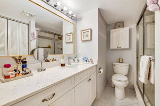 1050 Newcastle A in Boca Raton, FL - Foto de edificio - Building Photo
