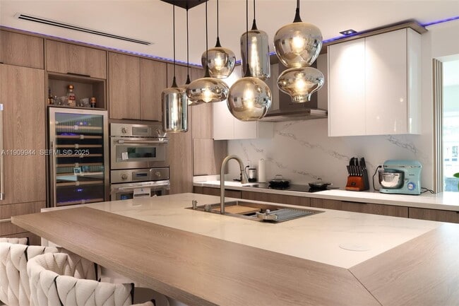 property at 2537 SE 10th Ct