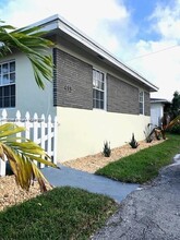 413 SW 4th Terrace in Hallandale Beach, FL - Building Photo - Building Photo