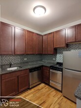 634 W Barry Ave, Unit 305 in Chicago, IL - Building Photo - Building Photo