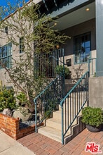 8835 Betty Way in West Hollywood, CA - Building Photo - Building Photo