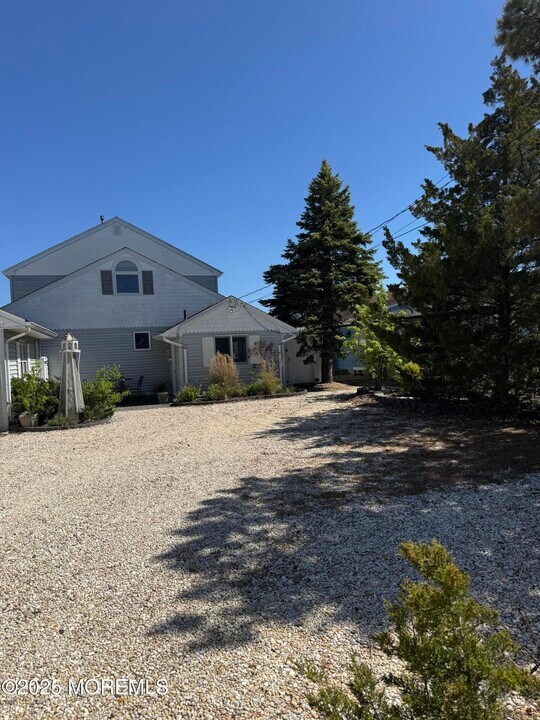 18 Dickman Dr in Lavallette, NJ - Building Photo