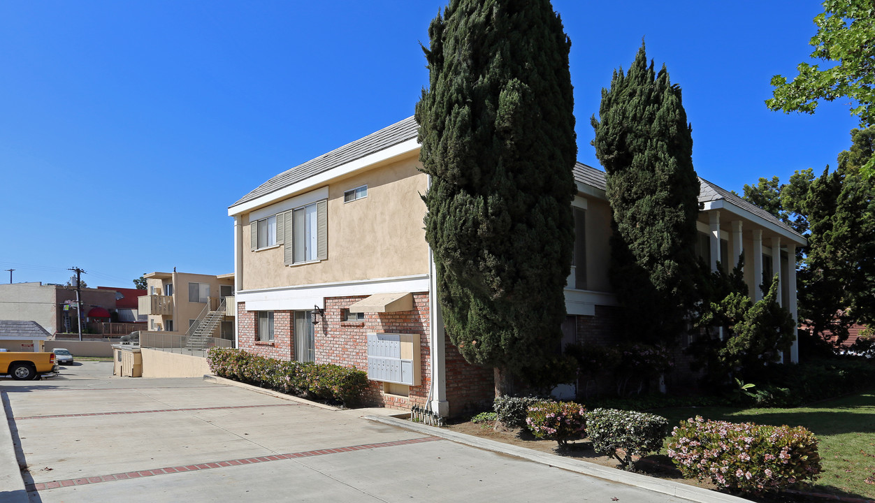 Wood Lawn Manor in Chula Vista, CA - Building Photo