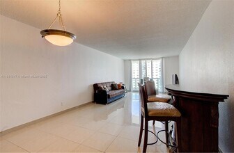 19380 Collins Ave, Unit 1002 in Sunny Isles Beach, FL - Building Photo - Building Photo