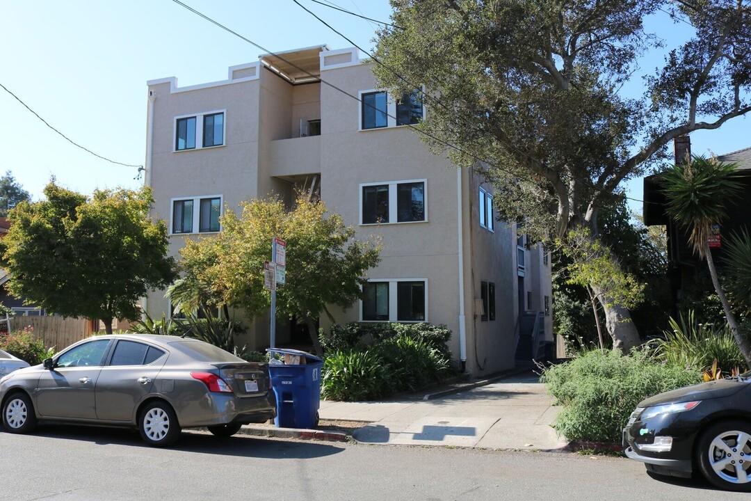 2620 Hillegass Ave. in Berkeley, CA - Foto de edificio