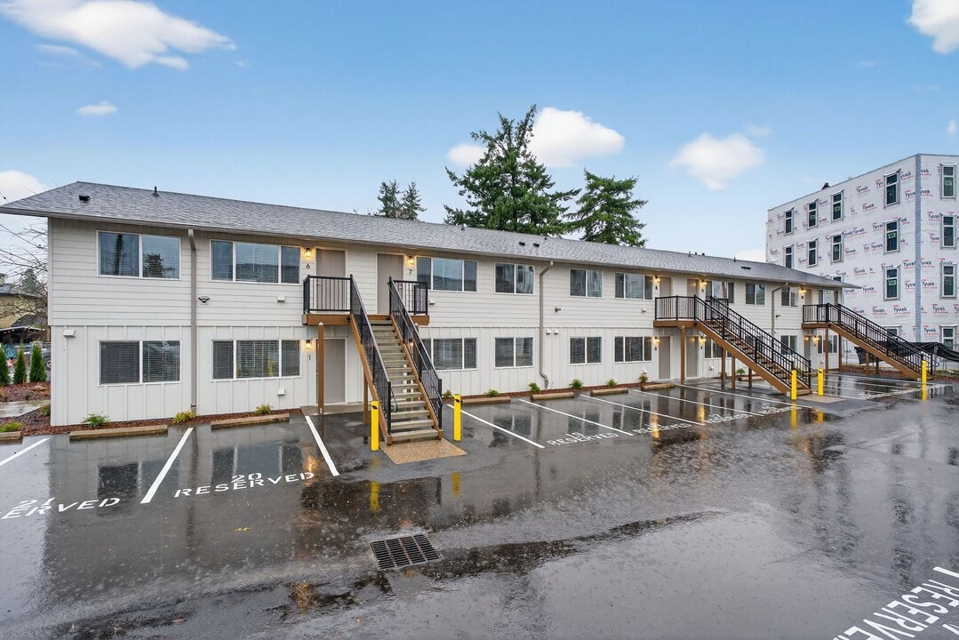 Woodstock Manor in Portland, OR - Building Photo