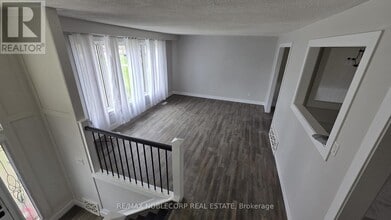 17 Larkdale Crescent in Angus, ON - Building Photo - Building Photo