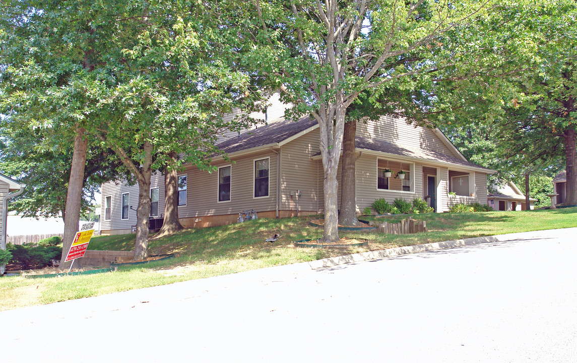 404 Fairway Cir in Springdale, AR - Building Photo