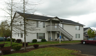 9th Street Apartments in Lebanon, OR - Building Photo - Building Photo