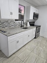 1301 Waikiki Way in Tampa, FL - Building Photo - Building Photo