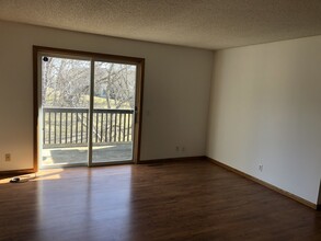 4334 Buckingham Ct in Vadnais Heights, MN - Building Photo - Building Photo
