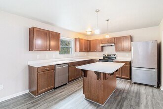 1027 Broken Ridge Dr in Lansing, MI - Building Photo - Building Photo