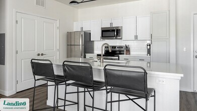 7166 W Custer Ave, Unit C-340 in Lakewood, CO - Foto de edificio - Building Photo