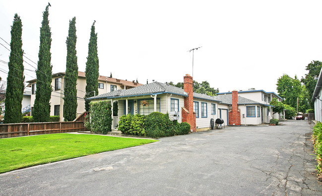 1694 Kentfield Ave in Redwood City, CA - Building Photo - Building Photo