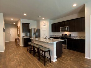 3935 Country Club Dr in Baytown, TX - Building Photo - Building Photo