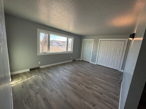 2404 N 7th St in Bismarck, ND - Foto de edificio - Building Photo