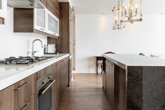 560 King St W in Toronto, ON - Building Photo - Building Photo