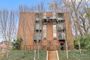 Monroe Crest Apartments in Birmingham, AL - Building Photo