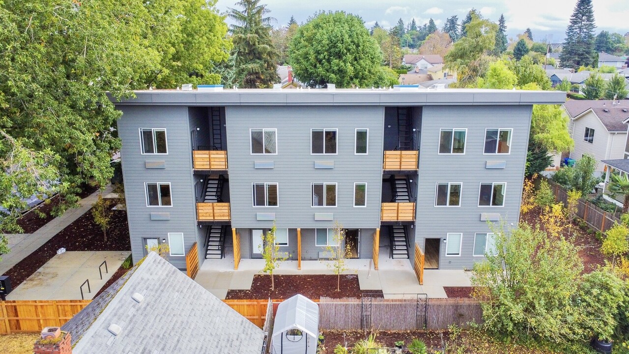 8080 N Willamette Blvd in Portland, OR - Building Photo