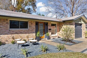 2704 Nottingham Ln in Austin, TX - Building Photo - Building Photo