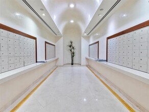 19355 Turnberry Way in Miami, FL - Building Photo - Building Photo