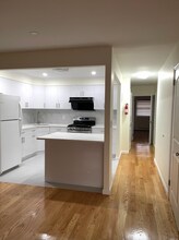 43-22 213th St in Queens, NY - Foto de edificio - Building Photo