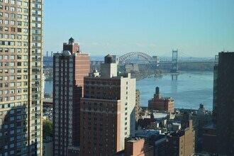 200 E 94th St in New York, NY - Building Photo - Building Photo