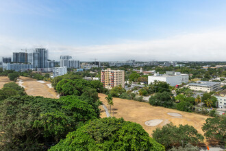 Sir William Apartments in Hollywood, FL - Building Photo - Building Photo