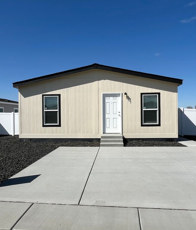 property at 2681 E Edison Ave