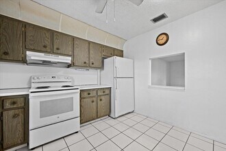 102 Amherst Ln in Greenacres, FL - Building Photo - Building Photo