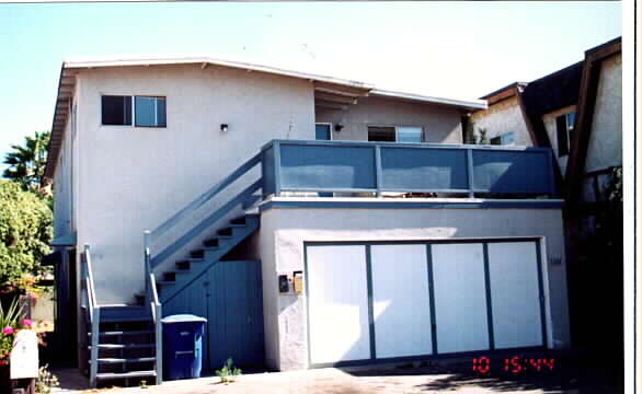 1064-1066 Hingham Ln in Ventura, CA - Foto de edificio - Building Photo