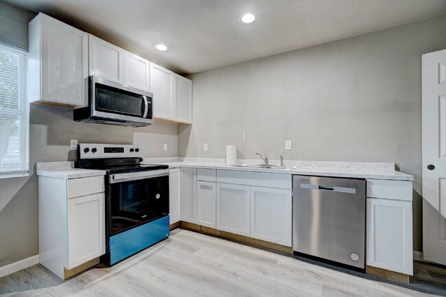 6455 S 49th W Ave in Tulsa, OK - Building Photo - Building Photo