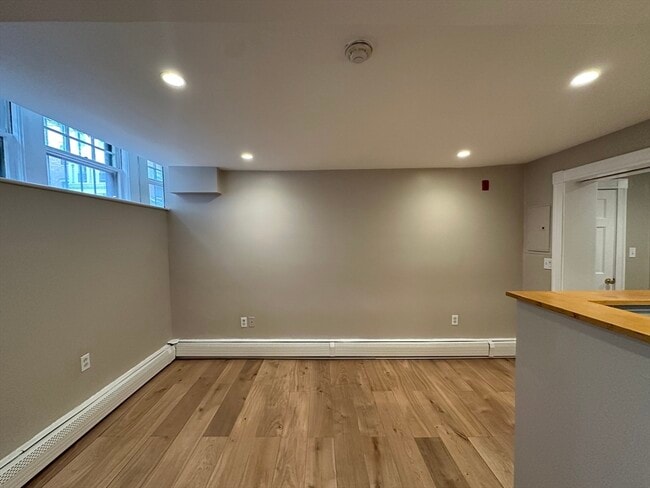 61 Phillips St, Unit A in Boston, MA - Building Photo - Building Photo