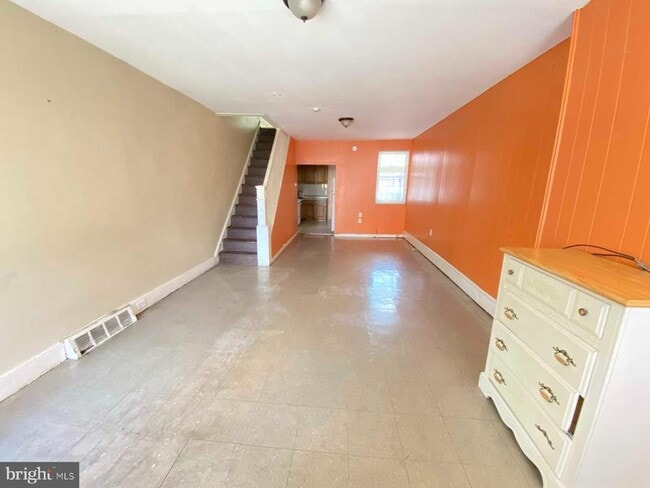 property at 1821 E Clementine St