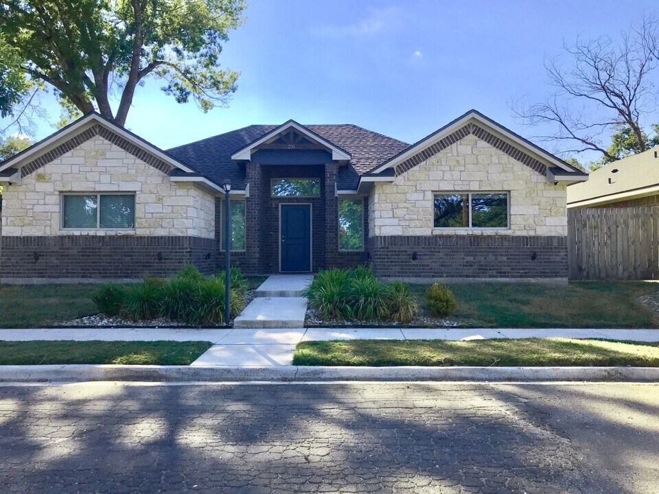 200 Church Ave in Waco, TX - Building Photo