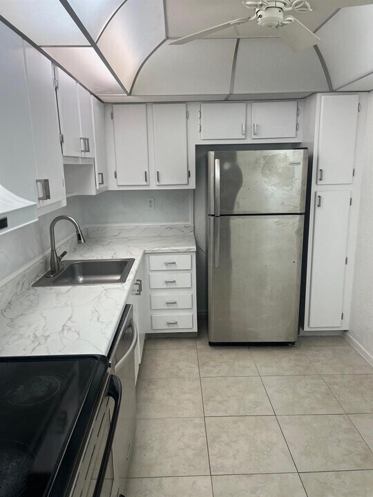 6301 N University Dr, Unit 310 in Tamarac, FL - Foto de edificio