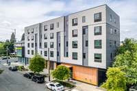 Glisan Commons in Portland, OR - Foto de edificio - Building Photo