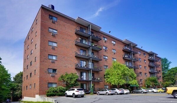 1321 Worcester Rd in Framingham, MA - Building Photo