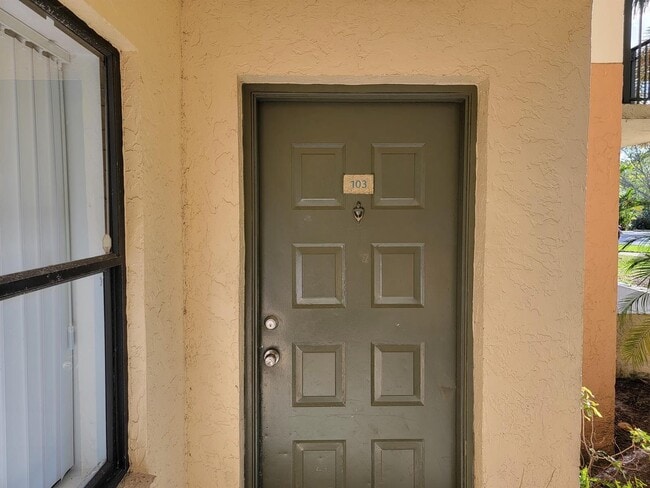 9999 Summerbreeze Dr, Unit 103 in Sunrise, FL - Foto de edificio - Building Photo