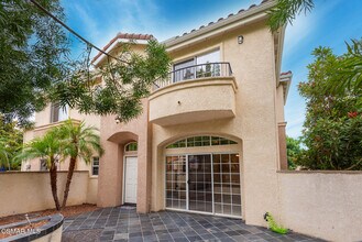 375 Avenida De Royale in Thousand Oaks, CA - Building Photo - Building Photo