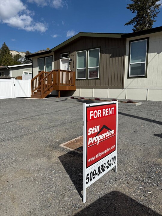 524 N Markeson St in Chelan, WA - Foto de edificio