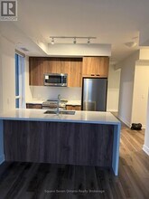 430 Square One Dr in Mississauga, ON - Building Photo - Building Photo