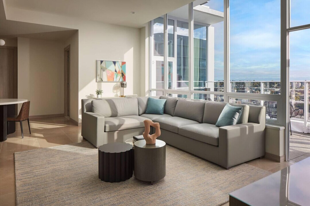110 Boren Ave N in Seattle, WA - Building Photo